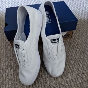 NWT Keds Chillax White Sneakers